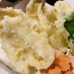 錦江湾 - カラッと揚がってて美味しい。