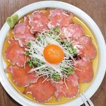 中華酒家 けいじ - "薄切り牛タンユッケ"