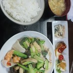 中華 虎楼 - 白イカとえびの炒め物定食