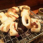 魚 しんのすけ - 201110　烏賊が焼きあがりました
