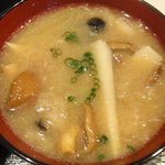 ビストロ茶葉蘭 - 具沢山の味噌汁付き