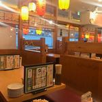 串カツ居酒屋 これや - この日は仕事が早く終わって５時前に入店したのでどうやら一番乗り、広い店内を使ってゆっくり食事をさせていただきました。
