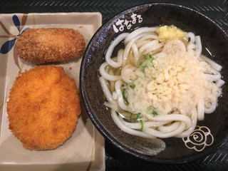 Hanamaru Udon - 北海道男爵コロッケ(120円)
                        カキフライ(120円)
                        かけうどん・小(130円)