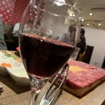 しゃぶしゃぶ 焼肉食べ放題 めり乃 - ドリンク写真:グラスワイン(赤)。