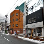 にぎり米 - ＪＲ新潟駅北方の裏通りに面しています