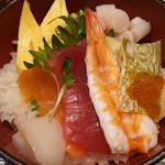 魚の - ランチ海鮮丼（ご飯小盛り）