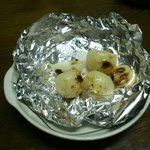 独酌　三四郎 - にんにくのホイル焼き。