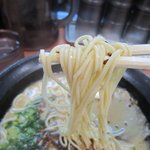 船場ラーメン - 細めのストレート麺