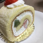 こけし屋 - イチゴのロールケーキ¥275＋税