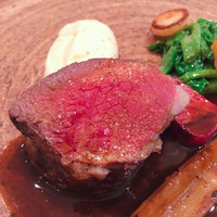 TATEOKA TAKESHI - 白糠産蝦夷鹿肉の炭火焼き。雌鹿モモ肉。
                    完璧な火入れ。