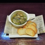 酒肴商店 アジト - 広島牡蠣のアヒージョ