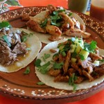 メキシカンフード ドスマノス - タコス3種類