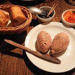 鶏白レバーのムースとバゲット