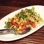 ダバ インディア - ひよこ豆と玉ねぎのサラダ(630円)