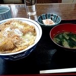 更科　中町 - カツ丼（ワカメ味噌汁、プチ冷奴、お漬物付き）