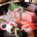 Nagomidokoro Totoshi - 鮮魚のお造りお盛り合わせ