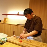 天ぷら たけうち - ハゼ、穴子を絞める店主に店内一同圧巻