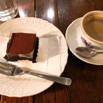 グーテ・ド・ママン - ◆チョコレートケーキ(ビター) 432円
                                ◆ブレンドコーヒー(ビター) 540円
