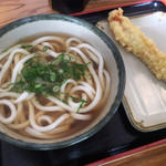 いなもく - かけうどん小とイカの天ぷら。