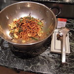 カレー風味のシーフードやきそば