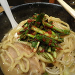 煮干し中華そば 一剣 - ニラ、合う～