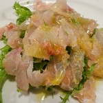 Torattoria Amazza - オマール海老の塩で〆た鯛のカルパッチョ