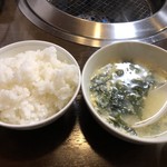 Yakiniku Hokuto - ごはんとワカメスープ