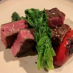 ル グルトン - Ａ５和牛(産地は山形だっけな)のロースト 4000円
      写真で見るより実際はボリューミー