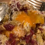 ル グルトン - 生卵の黄身を崩して