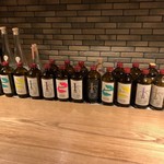 ル グルトン - これ全部が郡上八幡のジンで、番号違えばフレーバーも違います。