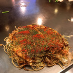 八紘 - そば肉たま&一味唐辛子フリフリ