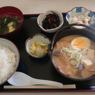 とろっとろ もつ煮 岡野食堂_1