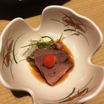 串焼 くるみ - お通し（豚レバーぽん酢）