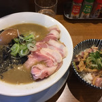 荒町商店中華そば ふじやま - 特製追いサバ節そば980えん 〆の肉飯200えん 