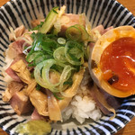 荒町商店中華そば ふじやま - 〆の肉飯を勝手に特製にしてみた