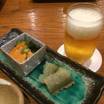 寿司 築地日本海 - 乾杯のビールと前菜は子持ち昆布とあん肝