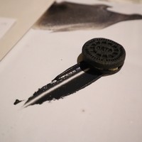 オルト - 黒にんにくのクッキー（柚子と七味のクリーム）