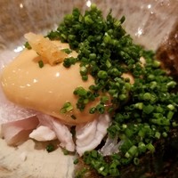 鮨 さかい - (04)虎河豚(福岡県鐘崎産)のぶつ切り、鮟鱇(山口県産)の肝酢掛け
                    鮟肝を裏漉したものに酢を加えて、まるで鮟肝マヨネーズ！
                    旨みのある天然虎河豚にジャストミート！
                    円やか、かつ、濃厚な旨みにKO！