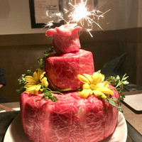 うしごろバンビーナ 恵比寿本店 - アニバーサリーコース　7,000円：肉ケーキ　これから食べるお肉