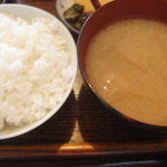酒処 美紀 - 新米の小盛りご飯と味噌汁