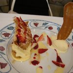レストラン ラベイユ - 「いちごのミルフィーユとバニラのアイスクリーム」
