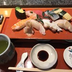 寿司・割烹 虎勝 - 料理写真:中にぎり＝２１６０円 税込