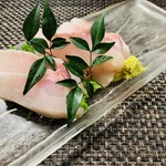 錦江湾 - カンパチの刺身。