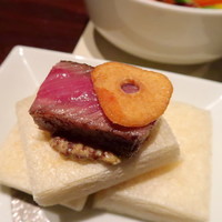 まある - ステーキはトーストに載せて