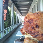 元祖ジャンボ焼き鳥 鳥喜 - テラス席。