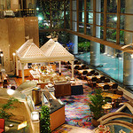 バイキングレストラン カーメル - ディナータイムには外にイルミが点灯します