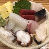鮨処いちい - 刺身の盛合せがこれまた秀逸。それぞれ今夜のお薦めネタ。