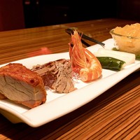 横浜中華街 重慶飯店 本館 - 五種前菜の盛り合わせ