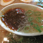 博多ラーメン一天門 - 3倍量の青ダレ。青は柚子胡椒の色でした。個人的には青ダレのほうが好みでした。