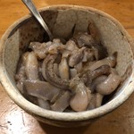 郷土料理 こふじ - これが噂の食べ放題の塩辛。辛過ぎず旨味たっぷり。